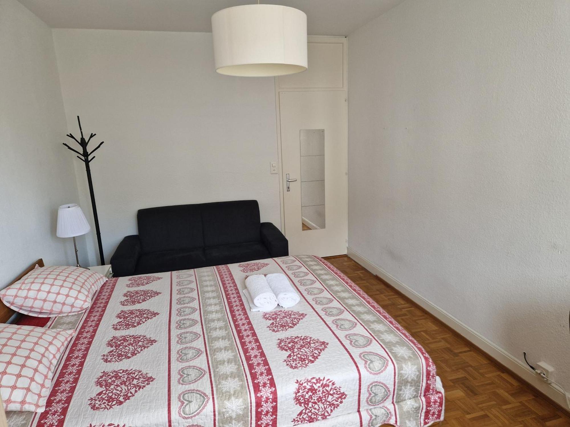 Room In Shared Apartment ジュネーブ エクステリア 写真